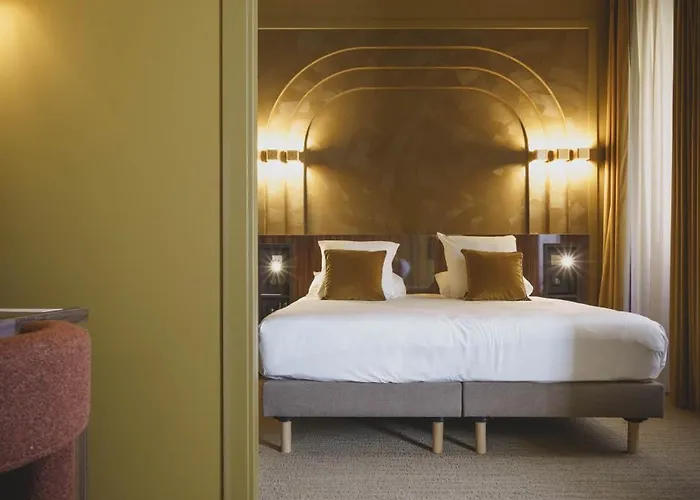 Gounod Fully Renovated Отель 4*