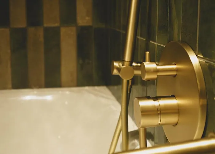 Gounod Fully Renovated Отель 4*