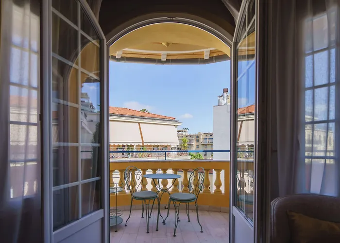 Отель Gounod Fully Renovated