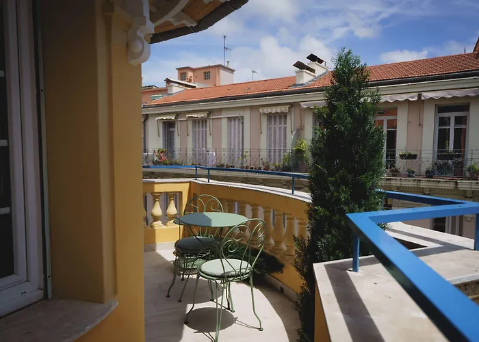 Gounod Fully Renovated Отель 4*